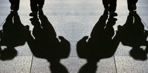 Αγία Παρασκευή: Κρύβονται οικογενειακώς δράστες και γονείς που αναζητούνται για τον βασανισμό του 14χρονου