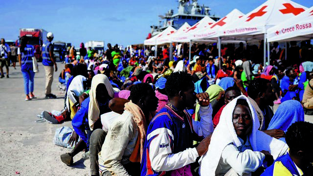 Η Μελόνι βάζει φρένο στα κύματα μεταναστών που κατευθύνονται στη Λαμπεντούζα