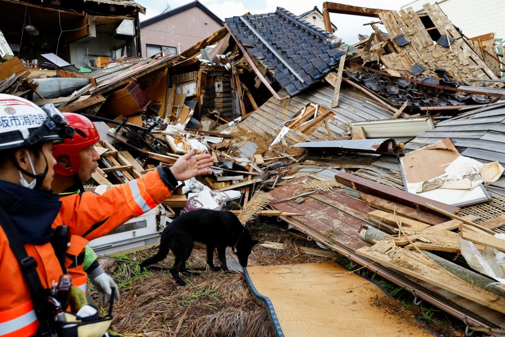Μάχη με το χρόνο δίνουν οι διασώστες – Στους 78 οι νεκροί από τον σεισμό στην Ιαπωνία