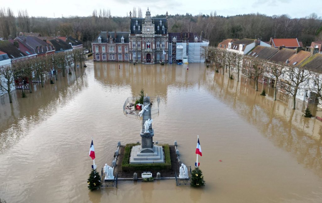 Γαλλία: Στο έλεος κακοκαιρίας η χώρα – Σαρωτικές πλημμύρες στον βορρά – Έκτακτα μέτρα από την κυβέρνηση
