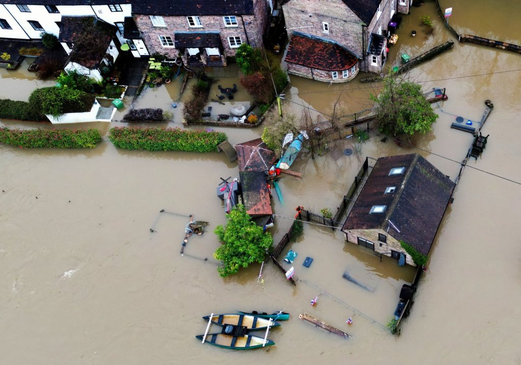 Βρετανία: Ποτάμια υπερχείλισαν – Πλημμύρες διαδέχτηκαν τις σφοδρές βροχοπτώσεις