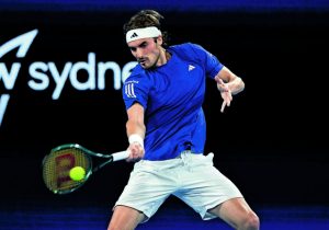 Ανοίγει η αυλαία