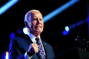 Μπάιντεν: «Είσαι ναζιστής» Τραμπ: «Είσαι κακομοίρης»