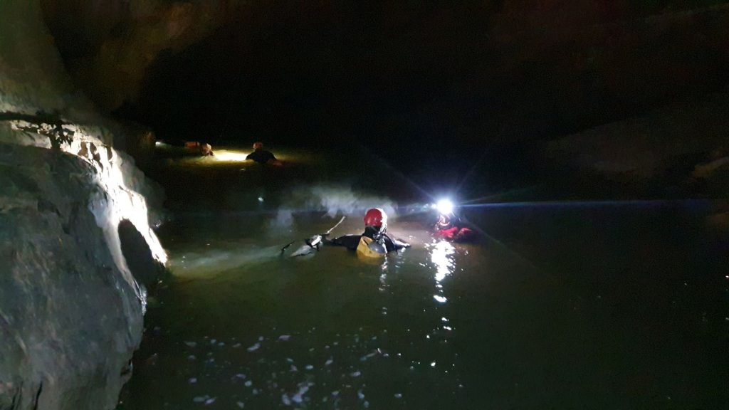 Σλοβενία: Εγκλωβίστηκαν σε σπήλαιο λόγω των ισχυρής βροχής – Μεγάλη επιχείρηση διάσωσης