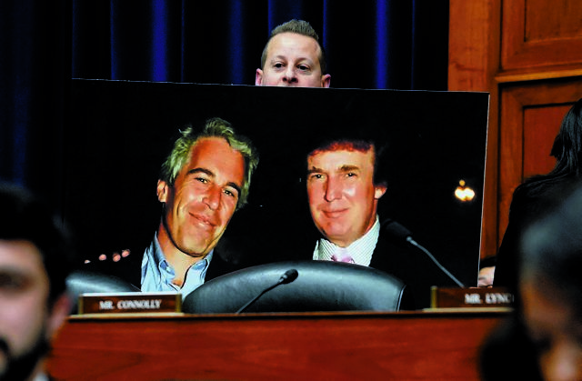 Τζέφρι Επστάιν: Γεννά πρωτοσέλιδα και μέσα από τον τάφο του