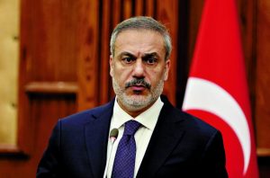 Τι γυρεύει ο τούρκος ΥΠΕΞ στη Βεγγάζη;