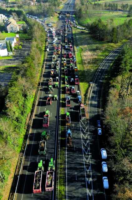 Τα τρακτέρ βγήκαν στους δρόμους της ΕΕ