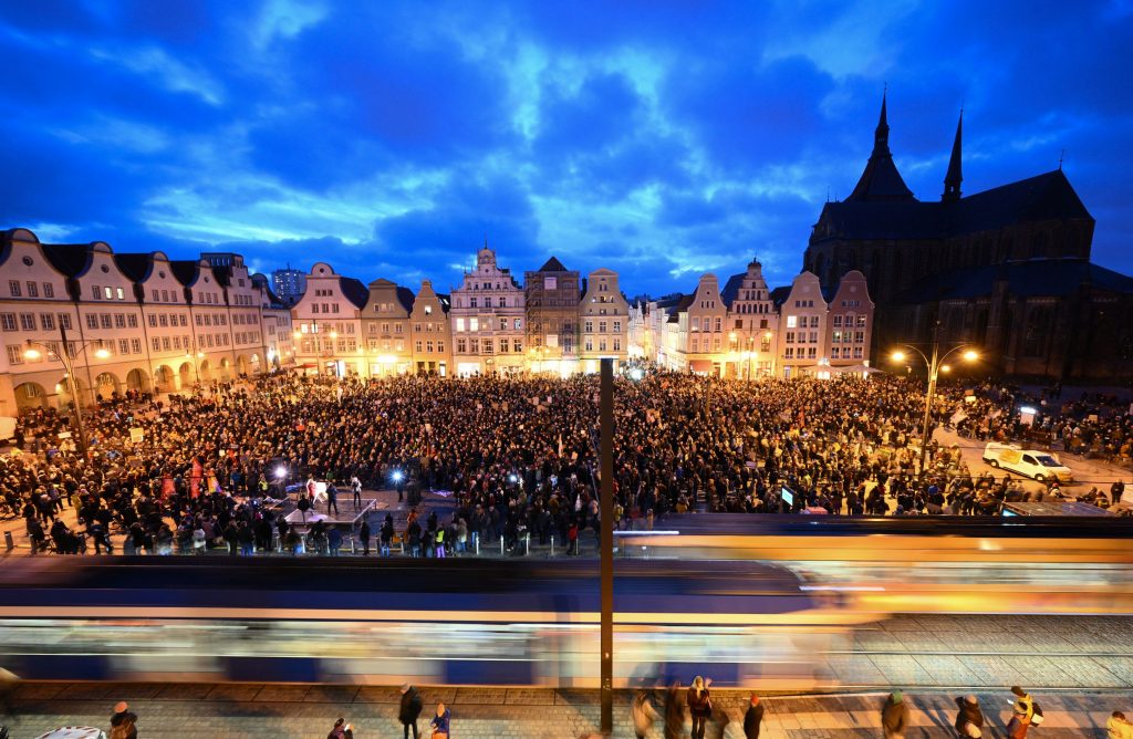 Τα σκάνδαλα διαφθοράς τρέφουν την Ακροδεξιά στην Ευρώπη
