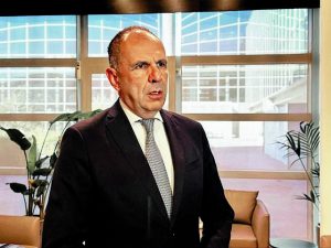 Στο Κάιρο ο Γεραπετρίτης με στόχο την ευρύτερη συνεργασία με την Αίγυπτο