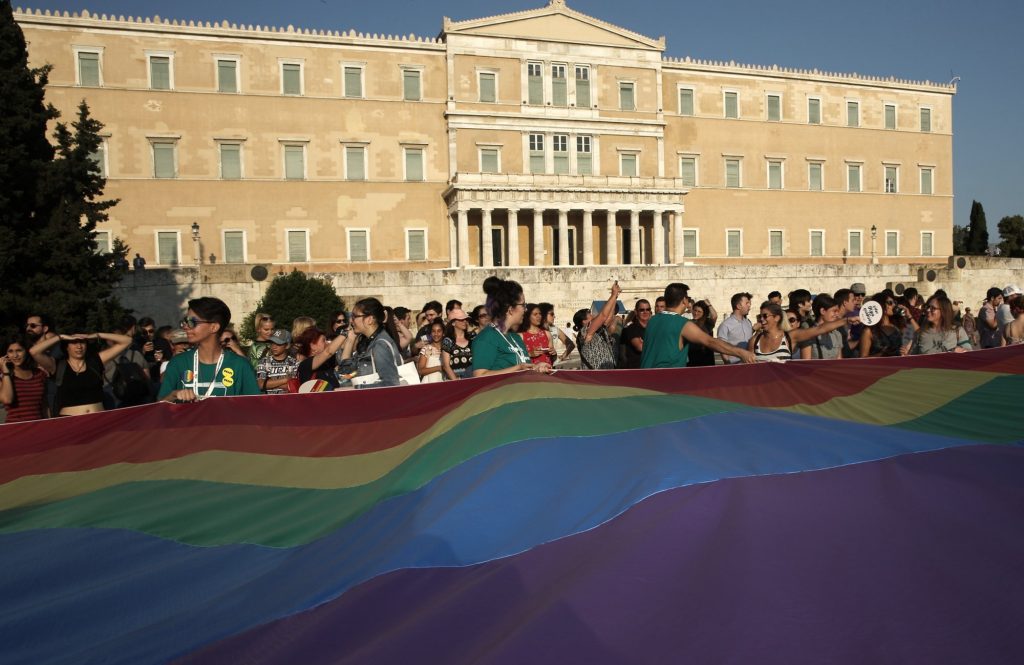 Γάμος ομοφύλων: Αποχή «έδειξε» στους διαφωνούντες ο Μητσοτάκης – Τι θα κάνει αν καταψηφίσουν ΣΥΡΙΖΑ, ΠΑΣΟΚ;