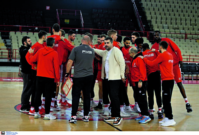 Θέλει να μπει με το δεξί