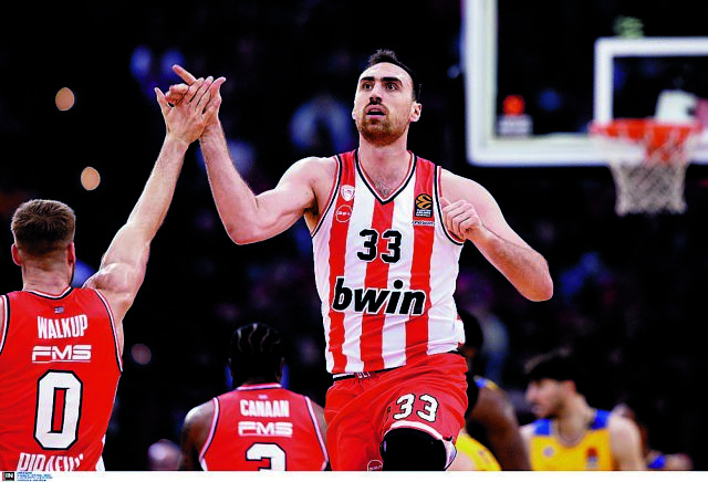 Ο Μιλουτίνοφ έκρυψε τις ρακέτες!