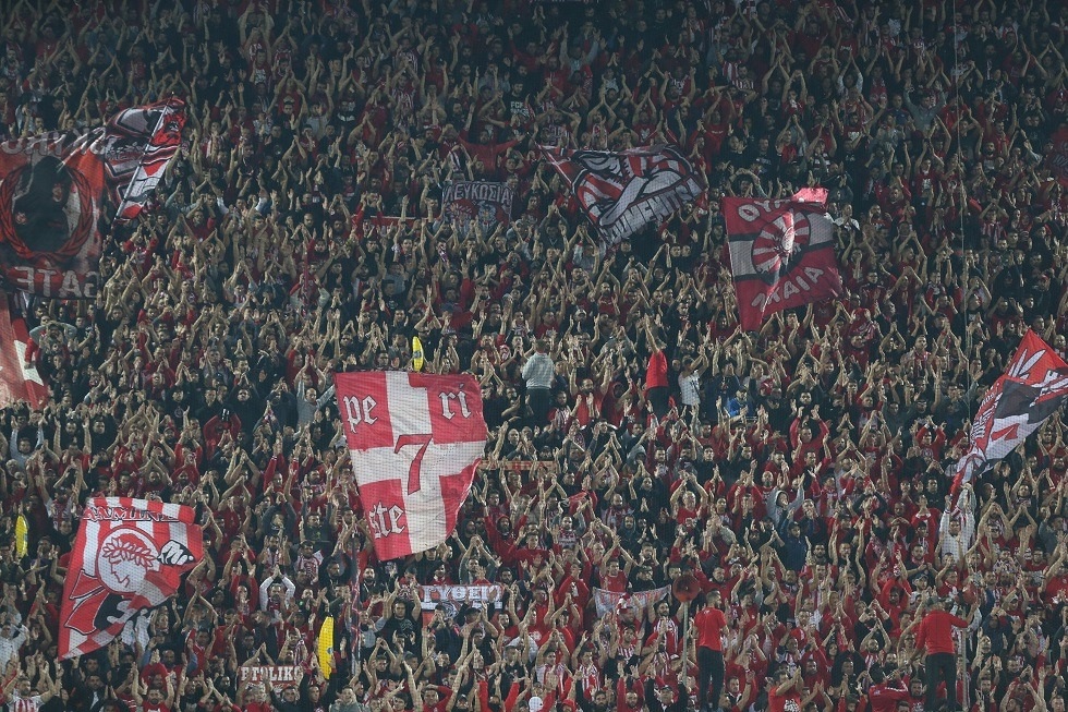 Η οργή του κόσμου του Ολυμπιακού φτάνει μέχρι και την αποχώρηση