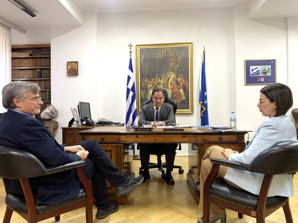 Τον Σωτήρη Τσιόδρα συνάντησε η νέα ηγεσία του υπουργείου Υγείας – Στο επίκεντρο ο κορονοϊός