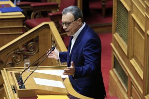 «Υπάρχει πρόβλημα κοινοβουλευτικής τάξης όταν υπουργός δεν ψηφίζει νομοσχέδιο» λέει ο Φάμελλος