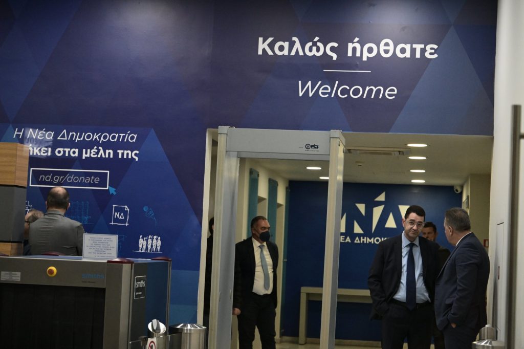 Γάμος ομοφύλων: Κομμένη στα δύο η ΝΔ παρά τα φροντιστήρια