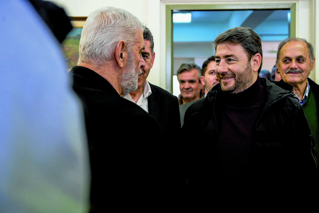 ΠΑΣΟΚ: Μασάζ στην ΚΟ για τα ομόφυλα ζευγάρια