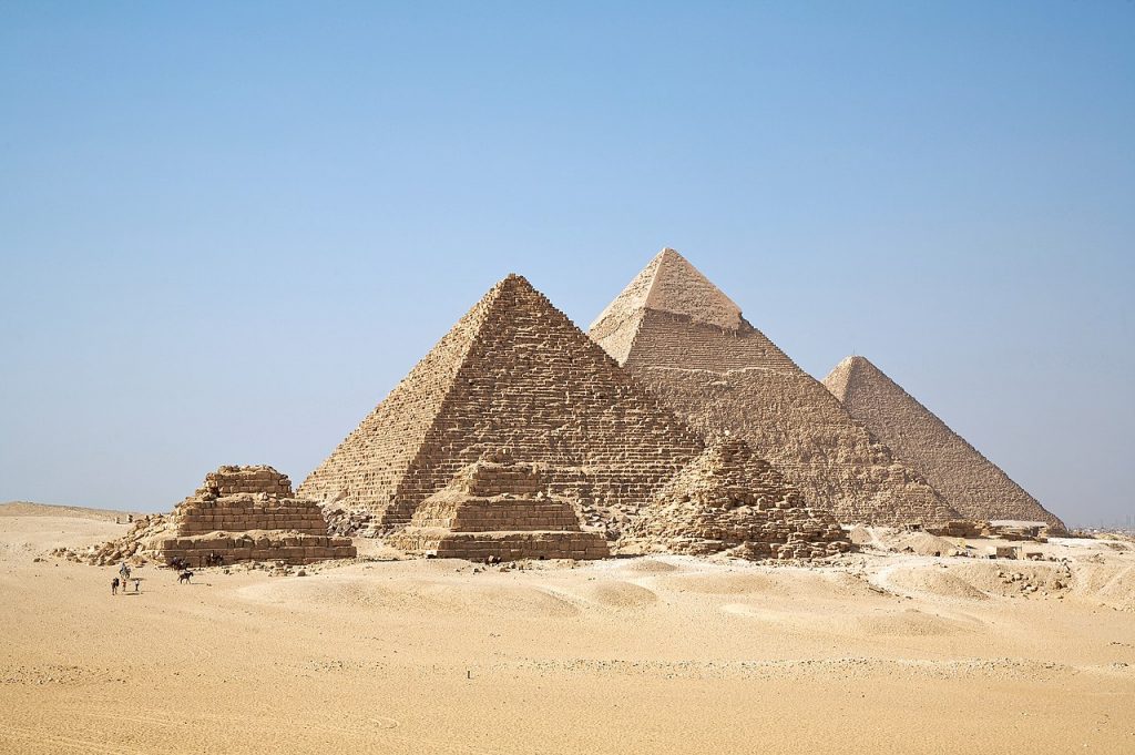 Αίγυπτος: Προβληγματισμός για την αναστήλωση όψης μιας από τις τρεις πυραμίδες της Γκίζας