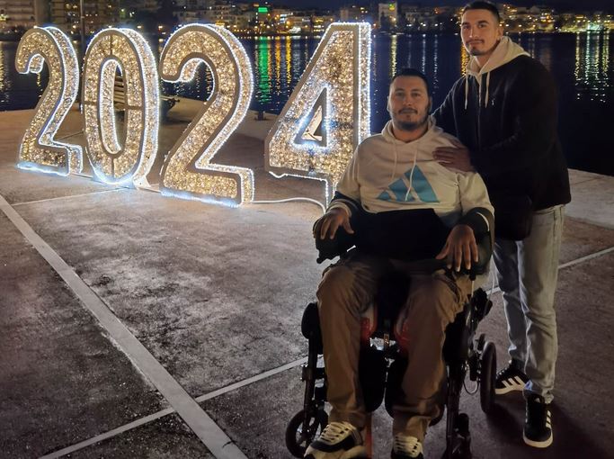 Εύβοια: Το μήνυμα του 26χρονου που έμεινε ανάπηρος όταν έπεσε για να πιάσει τον σταυρό το 2021