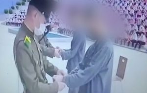 Βίντεο ντοκουμέντο – Βορειοκορεάτες έφηβοι καταδικάστηκαν σε… καταναγκαστικά έργα για απίθανο λόγο