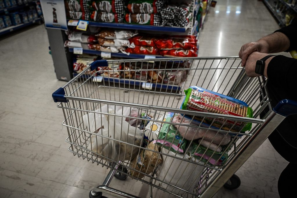 Σούπερ μάρκετ: Γιατί «επαναστάτησαν» κατά των πολυεθνικών προμηθευτών τους – Η έκρηξη της Carrefour