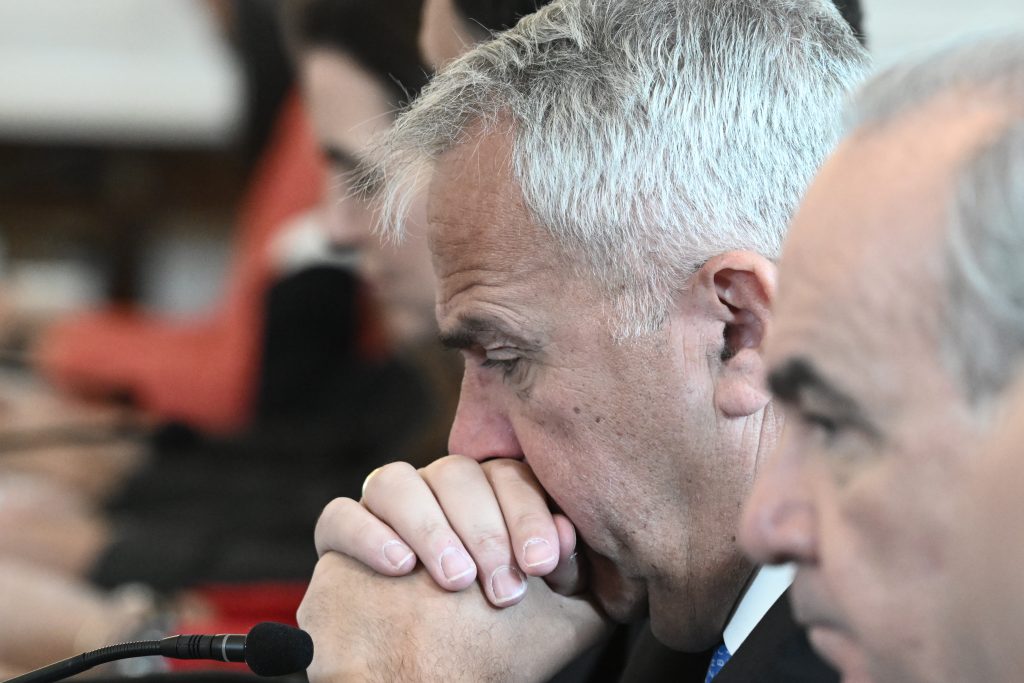 Η αποχή Βορίδη από την ψηφοφορία για τα ομόφυλα ζευγάρια πλήγμα στην εικόνα Μητσοτάκη