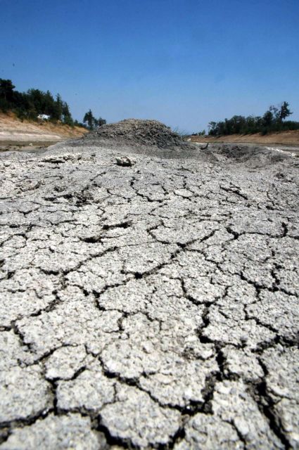 Καμπανάκι από δήμαρχο στην Κορινθία: «Δεν θα έχουμε νερό ούτε για τις τουαλέτες στα σχολεία μας»