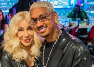 Η 77χρονη Cher είναι ερωτευμένη με τον 38χρονο AE Edwards