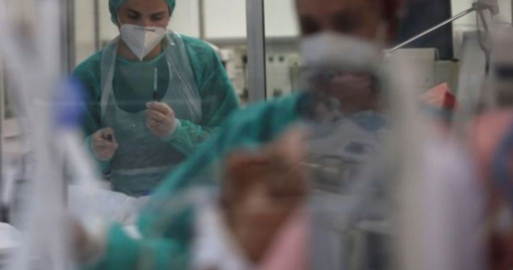 Κοροναϊός: 229 νέες εισαγωγές σε νοσοκομεία το τελευταίο 24ωρο