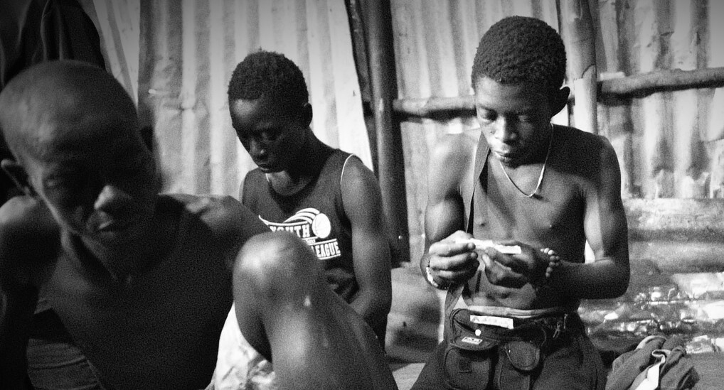 Σιέρα Λεόνε: Ναρκωτικό με… ανθρώπινα κόκκαλα μετατρέπει του νέους σε «ζόμπι»