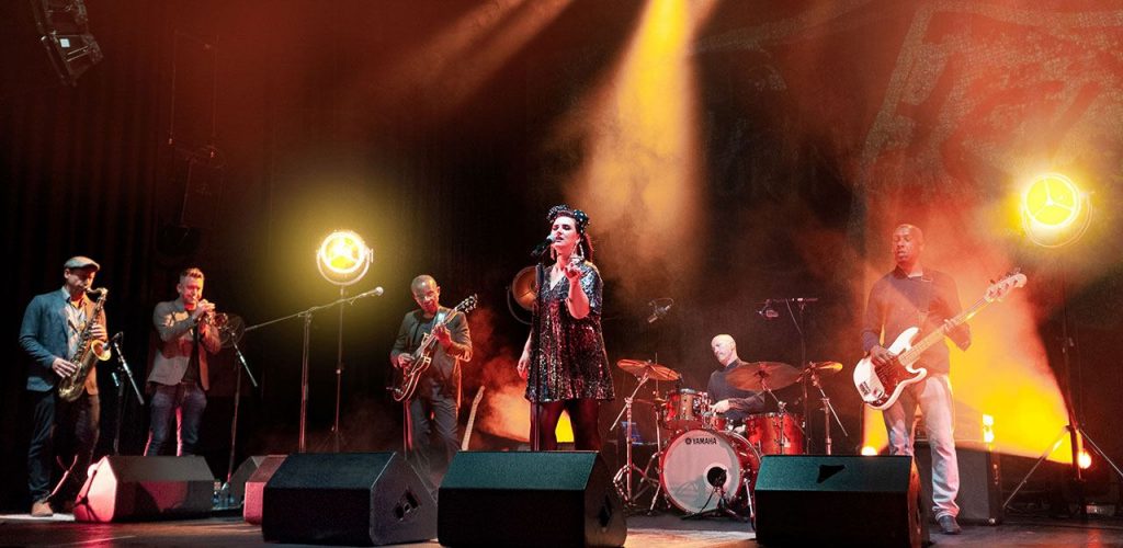 Η αυθεντική μπάντα της Εϊμι Γουάινχαουζ έρχεται για πρώτη φορά στην Ελλάδα στο Christmas Theater