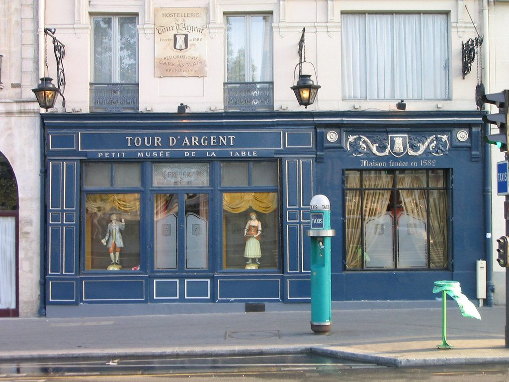 Παρίσι: Θρυλικό εστιατόριο ανοίγει ξανά με θέα την αναγεννημένη Notre Dame