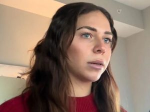 Απολύθηκε μέσω zoom και κατέγραψε την στιγμή στο TikTok «ισοπεδώνοντας» την εταιρεία