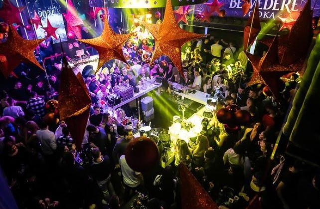 Πειραιάς: Τι συνέβη με τον 18χρονο στο κλαμπ – Προσπαθούσαν να τον σώσουν για μια ώρα