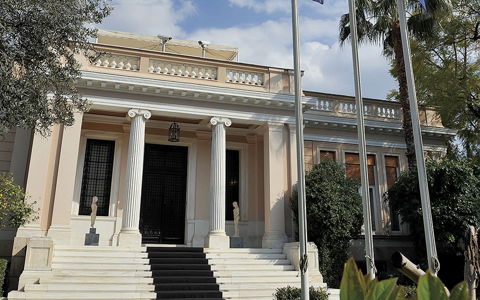 «Διορθωτικές» καρατομήσεις Οικονόμου – Κατσαφάδου μετά τα συνεχή φιάσκα στο υπουργείο Προστασίας του Πολίτη