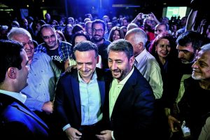 ΠΑΣΟΚ: Ανοιγμα με μοντέλο «Χάρη Δούκα»