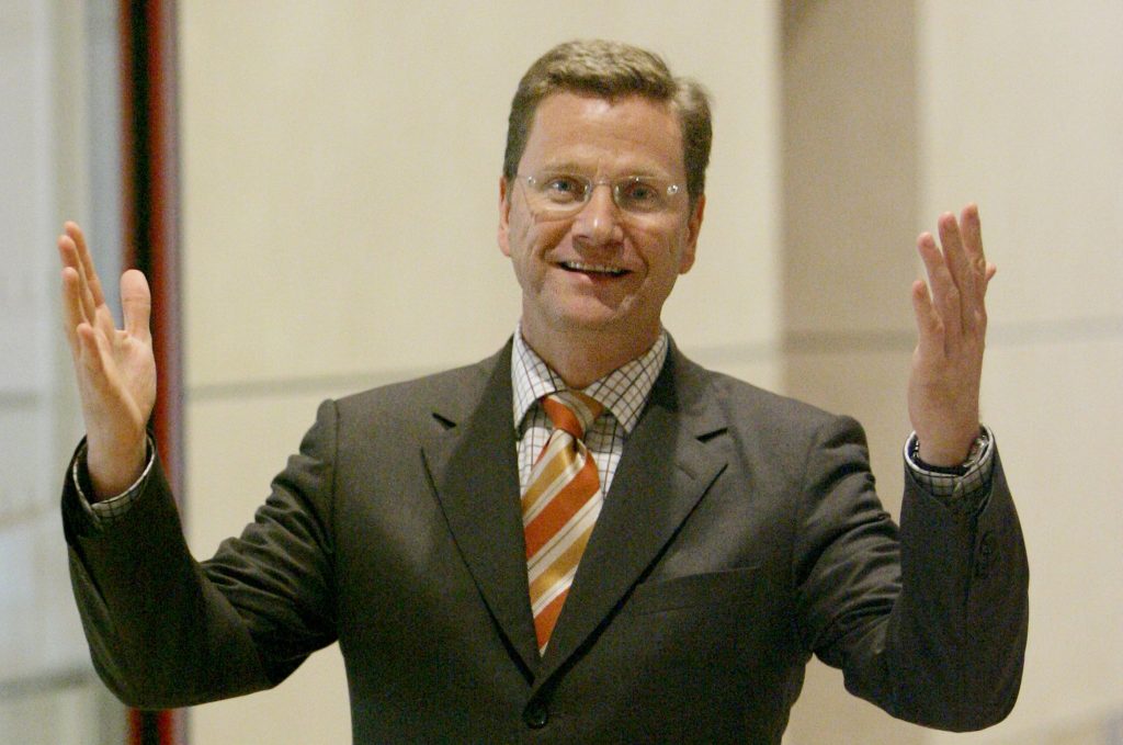 «Γάμος για όλους» και 4+1 κριτήρια για υιοθεσία παιδιών – Τι ισχύει στη Γερμανία