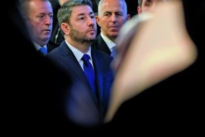 Η Γιόχανσον έρχεται τώρα με εύσημα για το Μεταναστευτικό