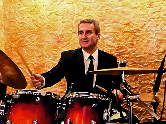 Κάτω από τη βάση λόγω υποκλοπών