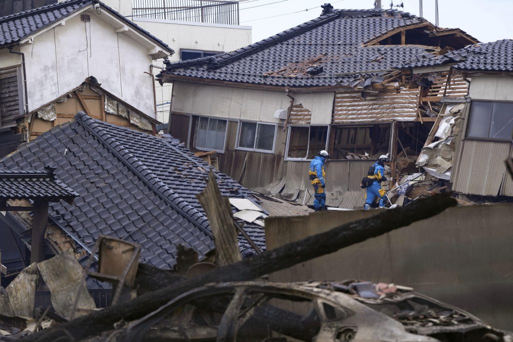 Ιαπωνία: Τουλάχιστον 30 νεκροί από τον φονικό σεισμό των 7,6 Ρίχτερ – Εικόνες καταστροφής