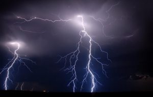 Καιρός: Έρχονται ανεμοστρόβιλοι και χιόνια από απόψε – Ποιες περιοχές θα μπουν στο «μάτι» της κακοκαιρίας