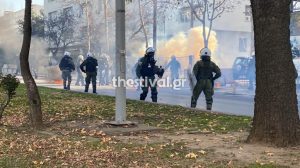 Θεσσαλονίκη: Επεισόδια με μολότοφ έξω από το ΑΠΘ μετά το πανεκπαιδευτικό συλλαλητήριο