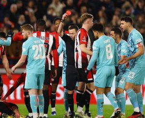 Η εξήγηση πίσω από την στρογγυλή… κόκκινη κάρτα στο Μπρέντφορντ – Γουλβς