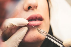 Πώς κρατούν οι σταρ μυστικές τις πλαστικές τους επεμβάσεις – Ο γιατρός τους αποκαλύπτει τα τρικ