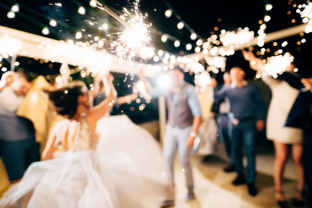 Η φοροδιαφυγή χόρευε στον γάμο της χρονιάς – Από πασίγνωστο τραγουδιστή μέχρι και… τον ανθοπώλη κανείς δεν έκοβε αποδείξεις