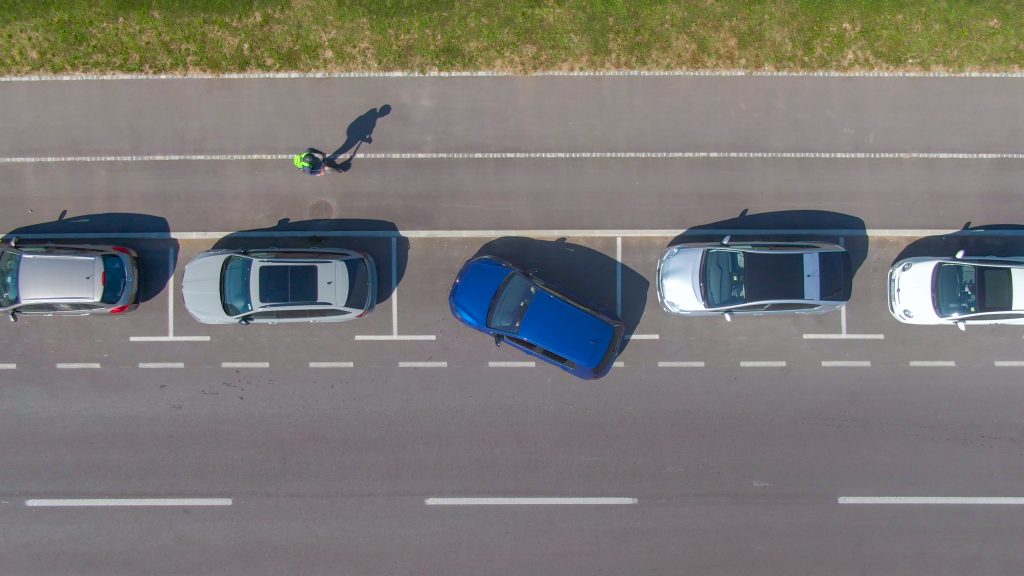 Μήπως παρκάρετε με λάθος τρόπο; – Ποιοι οδηγοί κινδυνεύουν με πρόστιμο 700 ευρώ