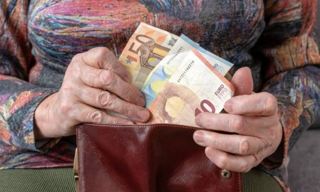 Γιατί χάνουμε 770 ευρώ το χρόνο – Η «μαύρη» τρύπα του συνταξιοδοτικού [γραφήματα]