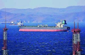 Ρωσικό πετρέλαιο: Πώς η Μόσχα κερδίζει δισ. παρά τις κυρώσεις