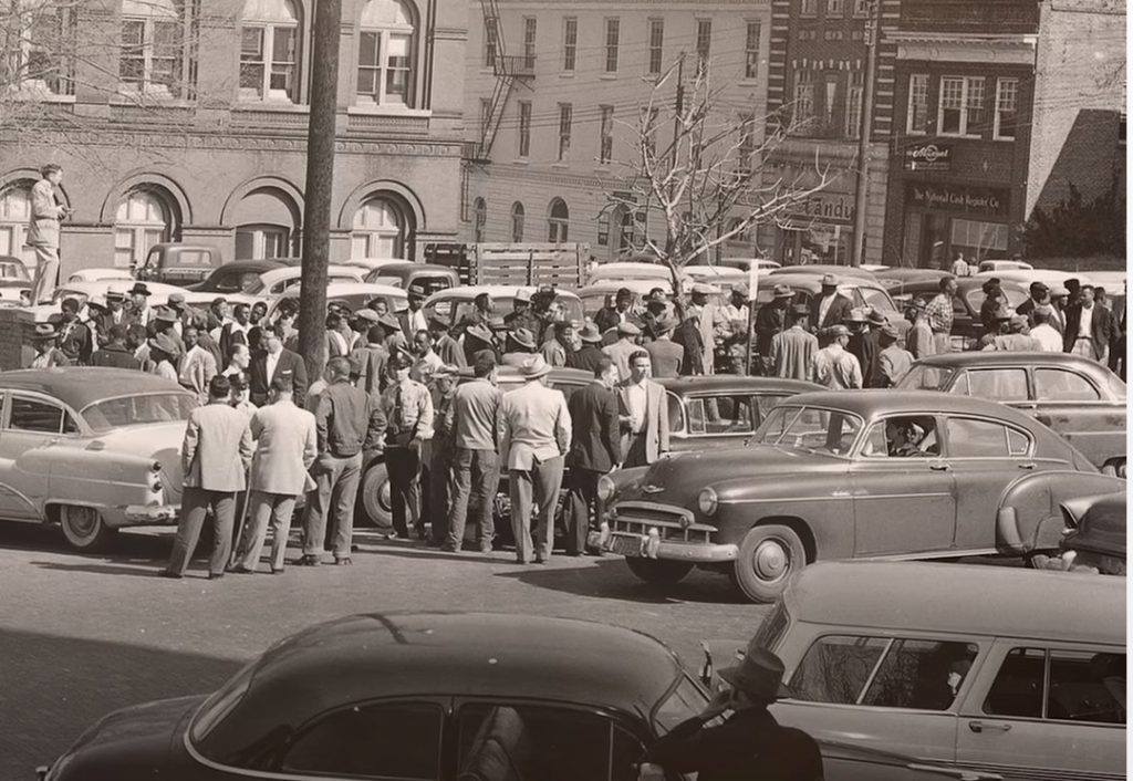 Οι γενναίοι ταξιτζήδες που ανέλαβαν να μετακινούν συμπολίτες τους σχεδόν δωρεάν και το…πλήρωσαν