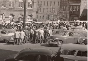 Οι γενναίοι ταξιτζήδες που ανέλαβαν να μετακινούν συμπολίτες τους σχεδόν δωρεάν και το…πλήρωσαν